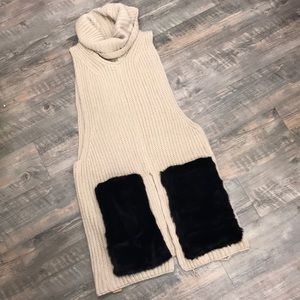 A&O poncho with fur pockets